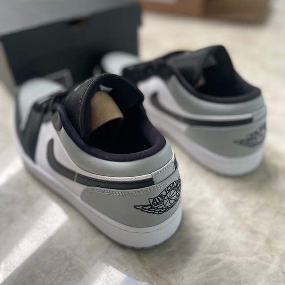 Air Jordan 1 Low - Picture 7 of 12